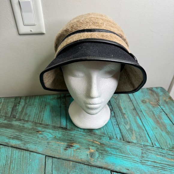 Brims & Things Woolen Bound Edge Cloche - Picture 3 of 10